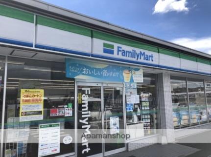 周辺：ファミリーマート西長瀬店(コンビニ)まで524m