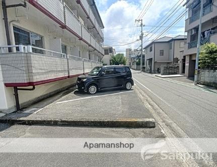 画像30:駐車場