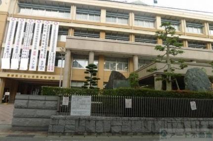 画像17:松山商業高等学校(高校・高専)まで572m